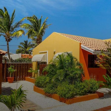 Carinas Studio Apartments Palm Beach Zewnętrze zdjęcie