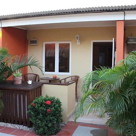 Carinas Studio Apartments Palm Beach Zewnętrze zdjęcie