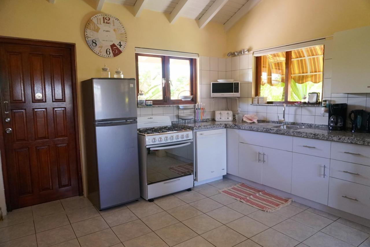 Carinas Studio Apartments Palm Beach Zewnętrze zdjęcie