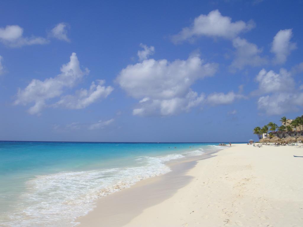 Carinas Studio Apartments Palm Beach Zewnętrze zdjęcie