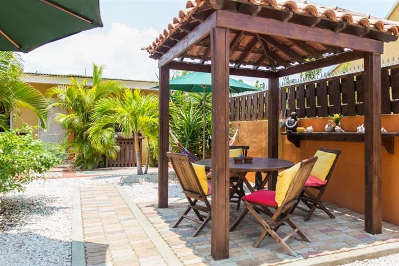 Carinas Studio Apartments Palm Beach Zewnętrze zdjęcie