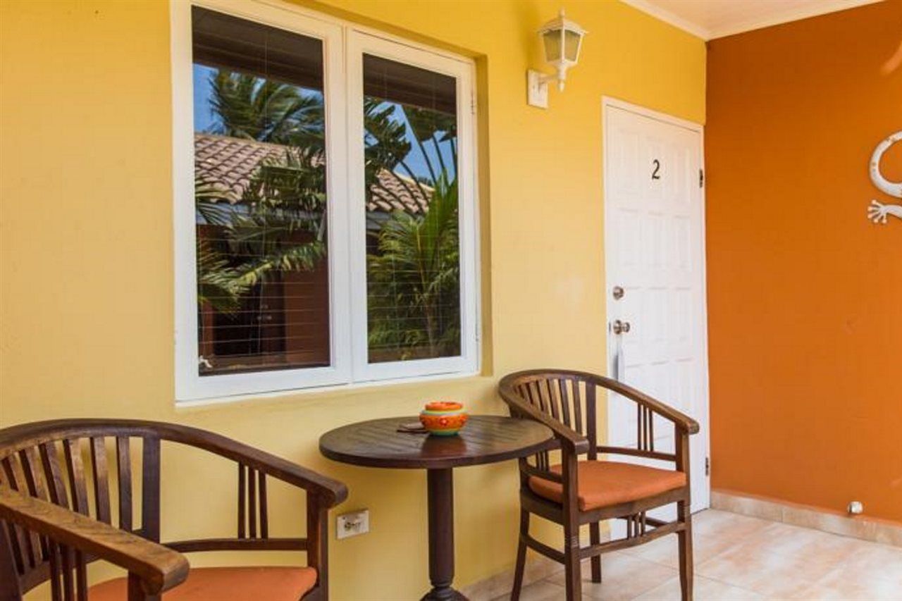 Carinas Studio Apartments Palm Beach Zewnętrze zdjęcie